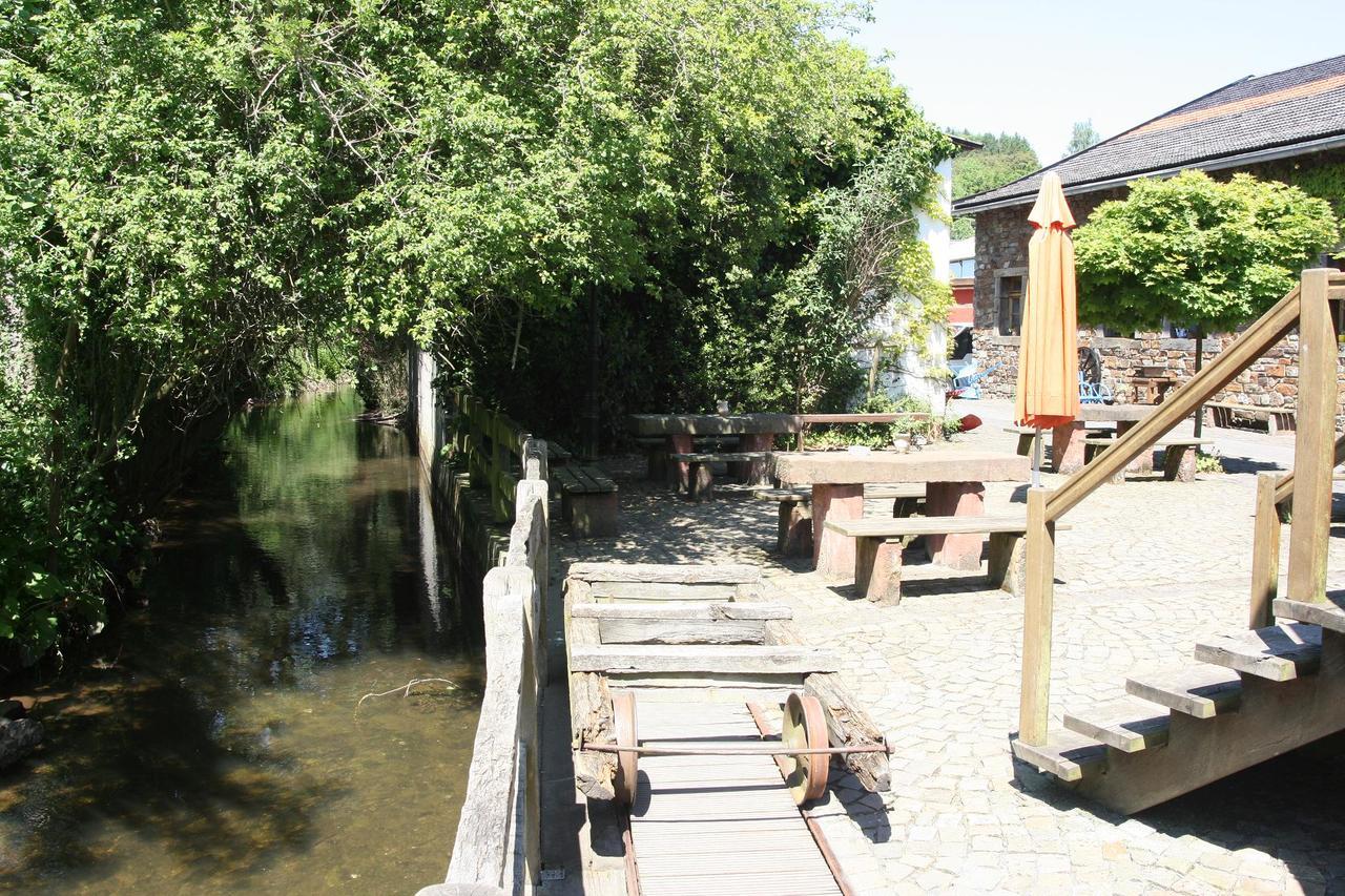Historische Wassermuehle Birgel Buitenkant foto